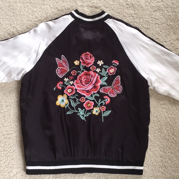 💗SOLD💗 Floral Print Satin Bomber Jacket - Picture 6 of 8